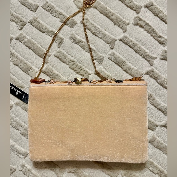NWT Garden of Glam Beige Velvet Floral Sequin Clutch - Picture 3 of 4